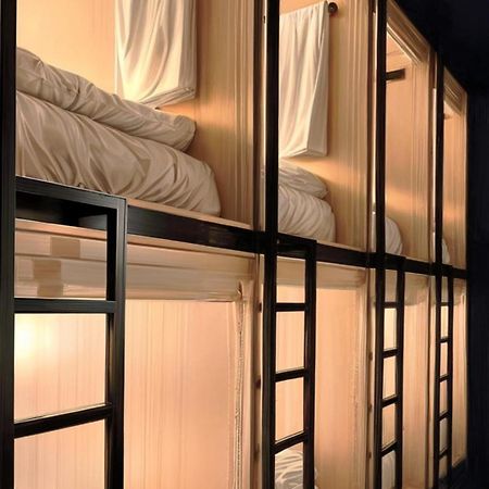 Westay Capsule Hostel Dubai Esterno foto