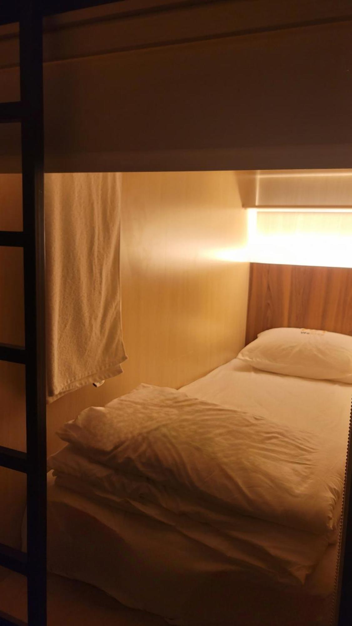 Westay Capsule Hostel Dubai Esterno foto