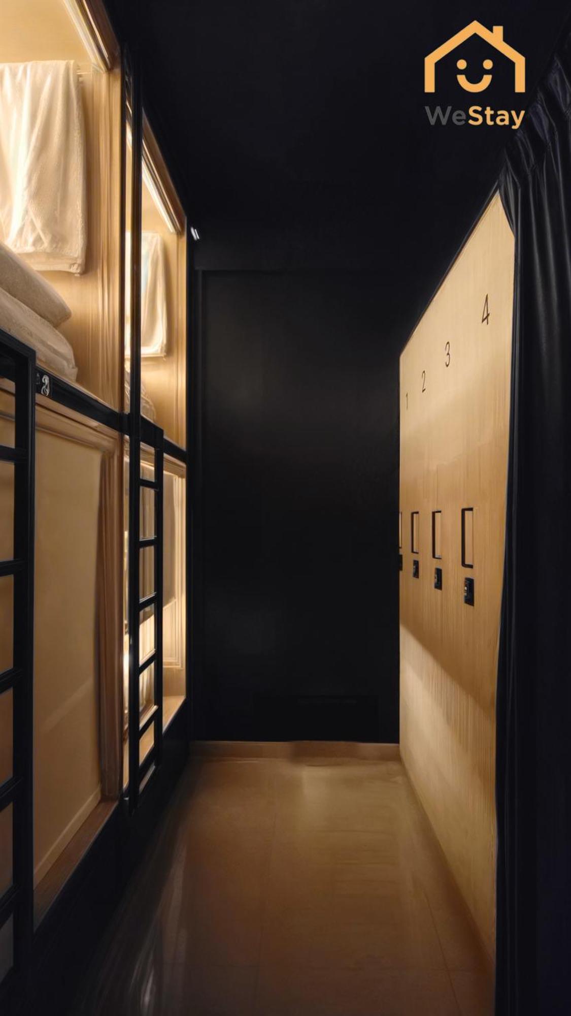 Westay Capsule Hostel Dubai Esterno foto