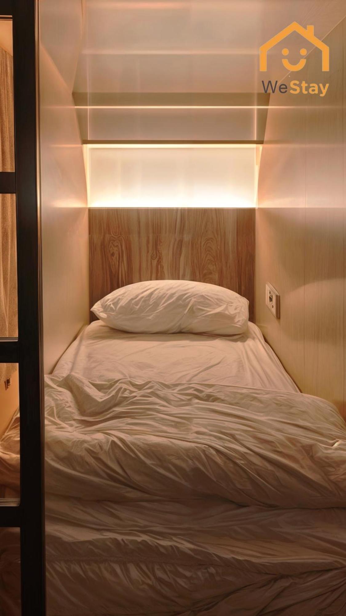 Westay Capsule Hostel Dubai Esterno foto